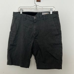 Volcom men’s shorts 34